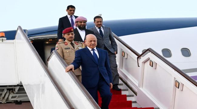 رئيس مجلس القيادة يصل البحرين على رأس وفد رفيع للمشاركة في القمة العربية ...