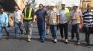 مدير عام المنصورة بالعاصمة عدن يدشن أعمال فرش الطبقة الأسفلتية بمشروع إعادة تأهيل شارع الخمسين ...