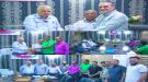 مستشفى الصداقة بالعاصمة عدن يكرم الأيادي البيضاء الخيرة الداعمة خلال شهر رمضان ...