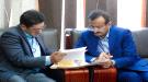 محافظ شبوة بن الوزير يطّلع على نشاط صندوق صيانة الطرق ويؤكد أن مشاريع الطرق تمثل أولوية للسلطة المحل ...