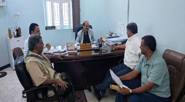 الوكيل الدغاري يناقش مع فرع شركة النفط بشبوة استقرار التموين وتعزيز الرقابة على المشتقات النفطية ...