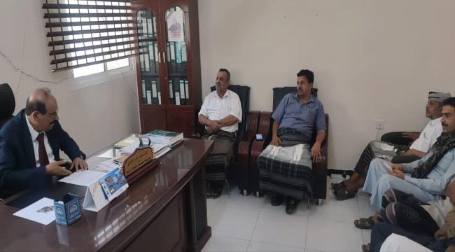 الدغاري وكيل محافظ شبوة يتفقد نشاط مكتب الصناعة والتجارة ويطلع على مستوى الانضباط الوظيفي والدور الرقابي للأسواق ...